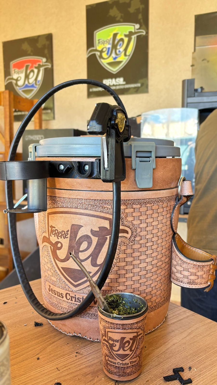 Garrafa Tereré Jet 7,5 L Stanley Couro com Bateria Recarregável